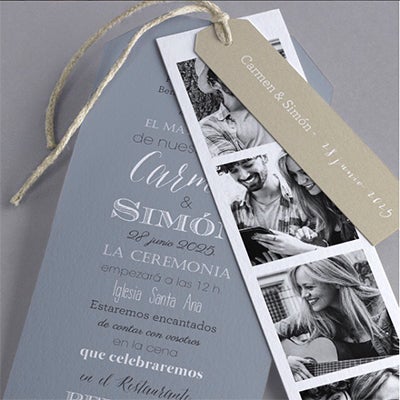 Estilo retro/vintage con el detalle de vuestra huellas en forma de corazón y personalizable con vuestras fotos más divertidas.