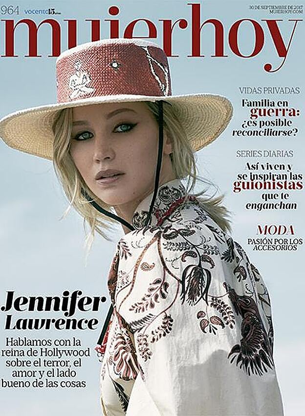 La actriz Jennifer Lawrence, embajadora de Dior, posa para Stas Komarovski con un vestido del a colección crucero de la firma francesa.