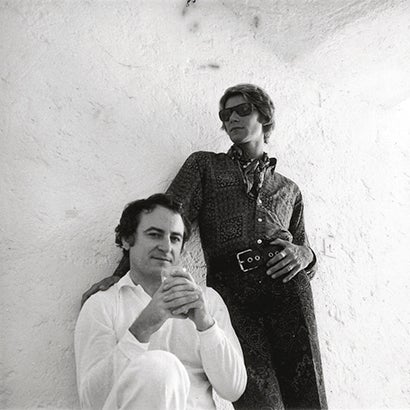Pierre Bergé e Yves Saint Laurent posando cuando eran jóvenes.