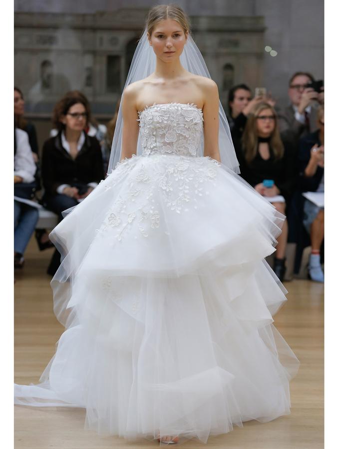 Oda a los volúmenes con este vestido de tul de Óscar de la Renta (Foto: Zankyou).