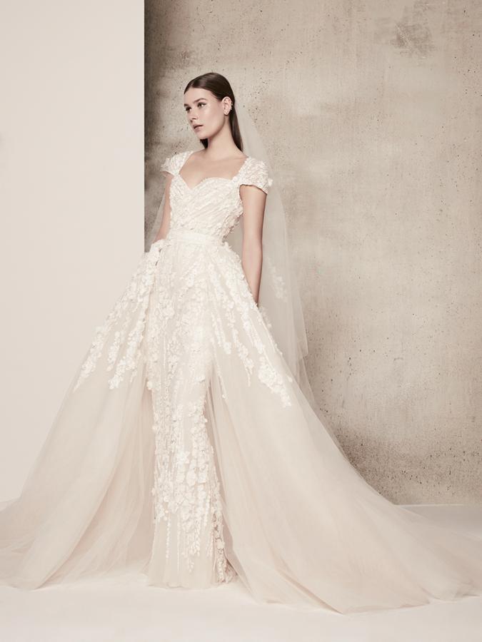 Un vestidazo de alfombra roja para el día de tu boda. ¿Quién dijo minimalismo? Desde luego, Elie Saab no... (Foto: Zankyou).