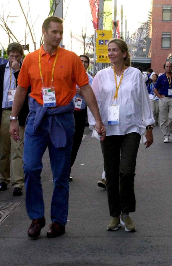 Doña Cristina e Iñaki Urdangarin paseando por la villa olímpica en Sidney 2000, última experiencia olímpica del exjugdor de balonmano.