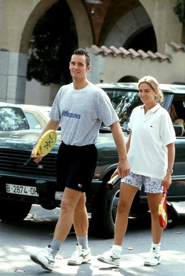 Cristina de Borbón e Iñaki Urdangarin camino de un partido de padel.