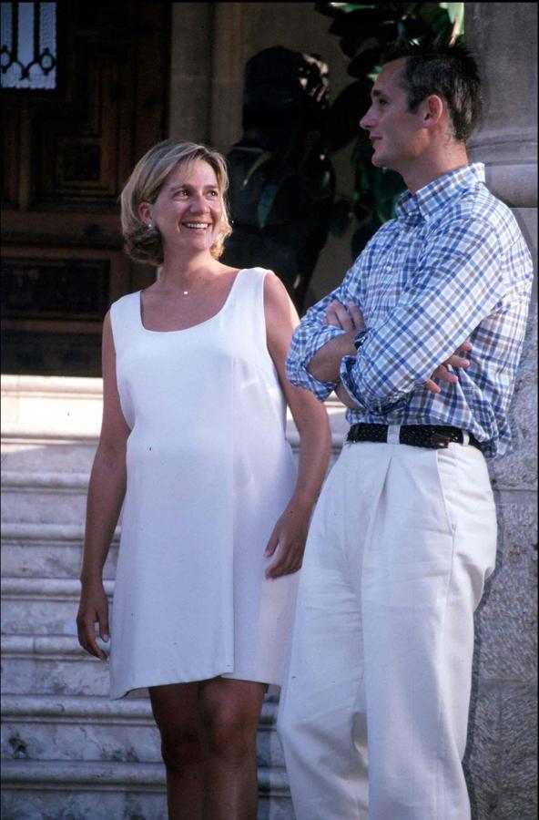 Imagen de la pareja dudante el primer embarazo de doña Cristina.