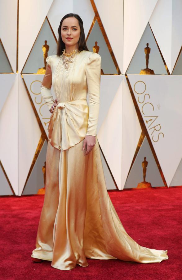 Dakota deslumbró en la pasada edición de los Oscar con este look de Gucci.