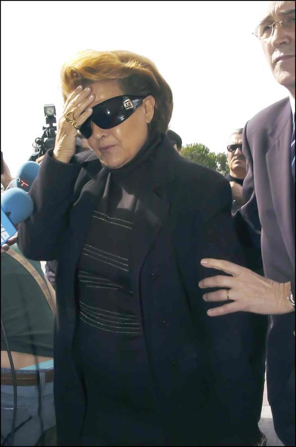 Carmen Sevilla, visiblemente afectada en el funeral de Rocío Dúrcal.