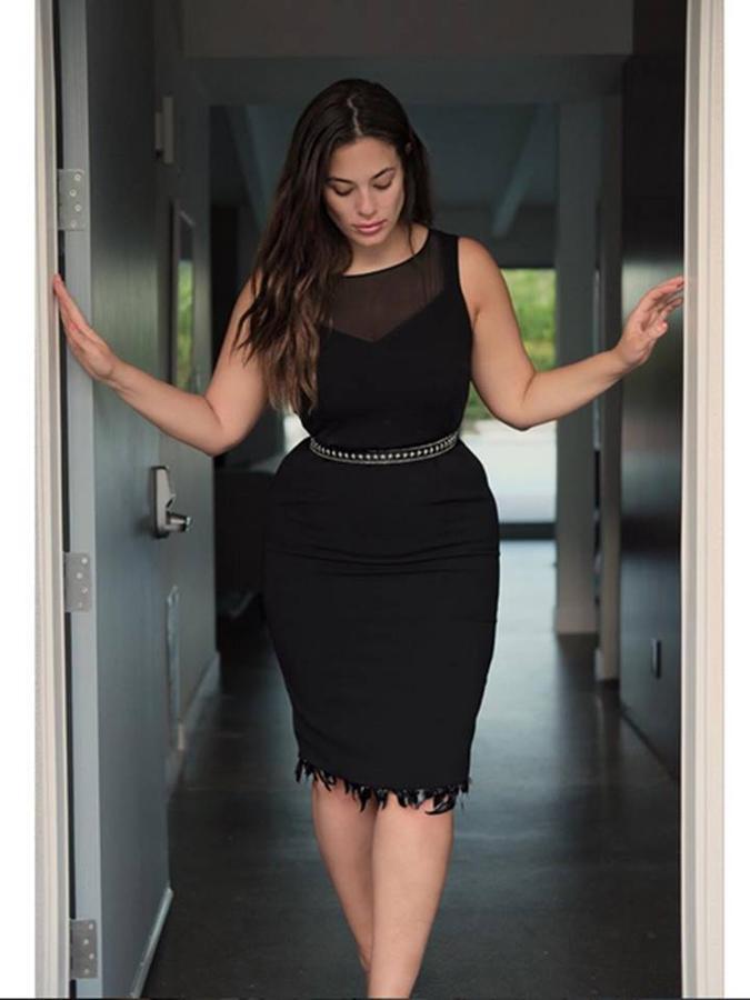 Tal y como ella define este look en su cuenta: Simple. Chic. Clásico. Tres adjetivos que siempre hacen despegar un look.