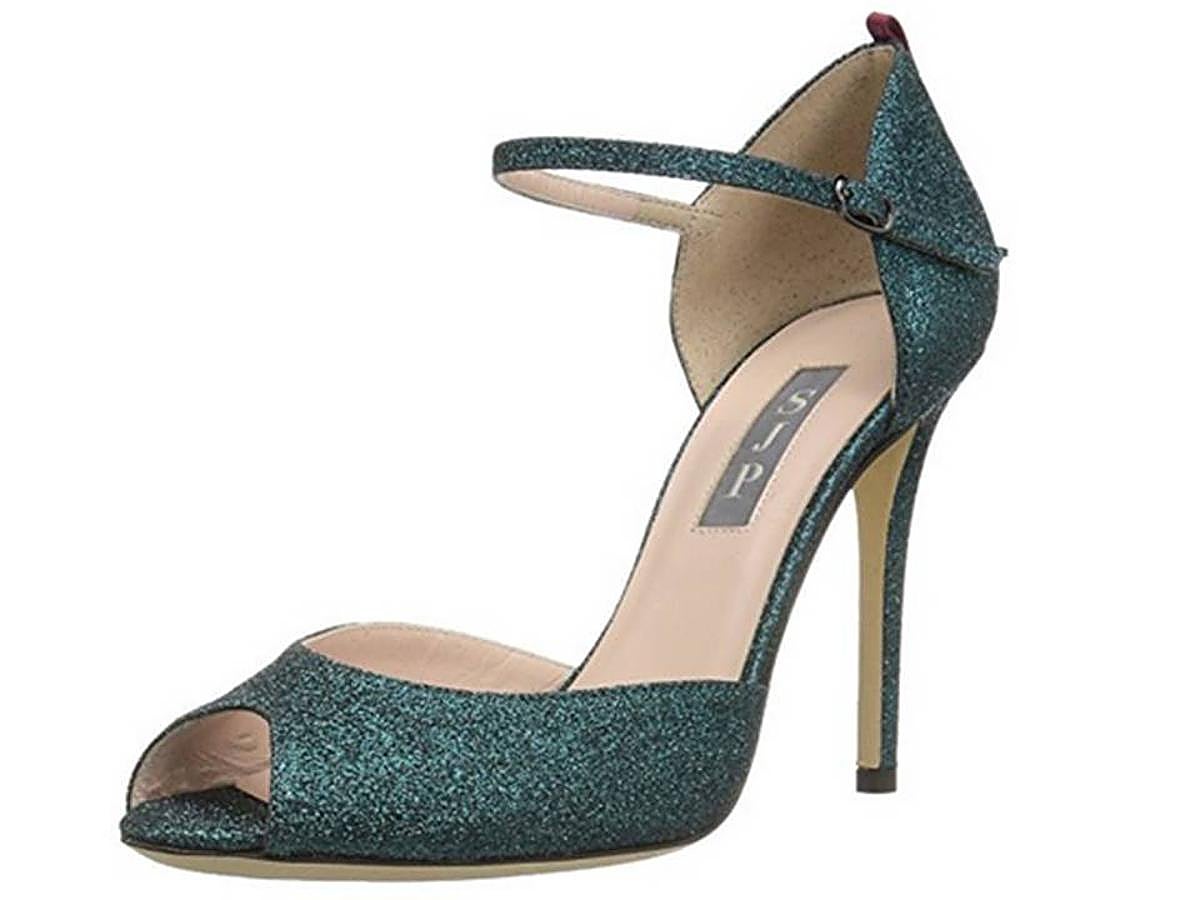 Pump de cuero, con diez centímetros de tacón; ligera plataforma en la planta y pulsera al tobillo. Disponible en rojo, crema y vaquero. Un clásico que nunca falla.