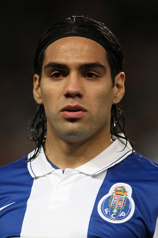 La nariz de Radamel Falcao fue una fuente de problemas para el futbolista. Al final decidió operarse para respirar mejor... Y de paso aprovechó para hacerse un 'retoquito'.