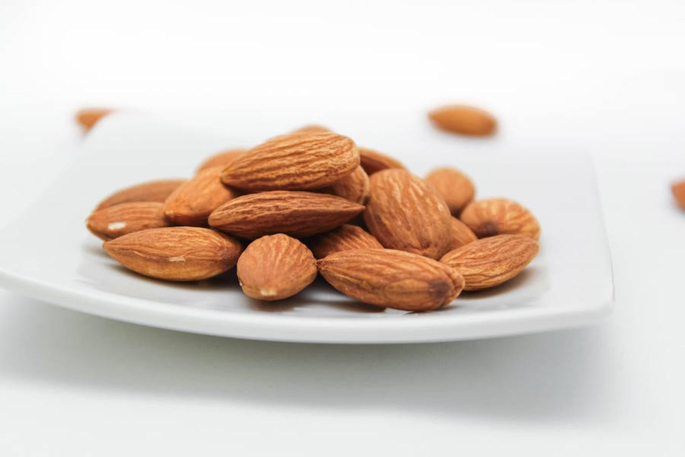 Las almendras contienen 0,4 gramos de ácido alfa-linolénico, un tipo de omega 3, por cada 100 gramos.