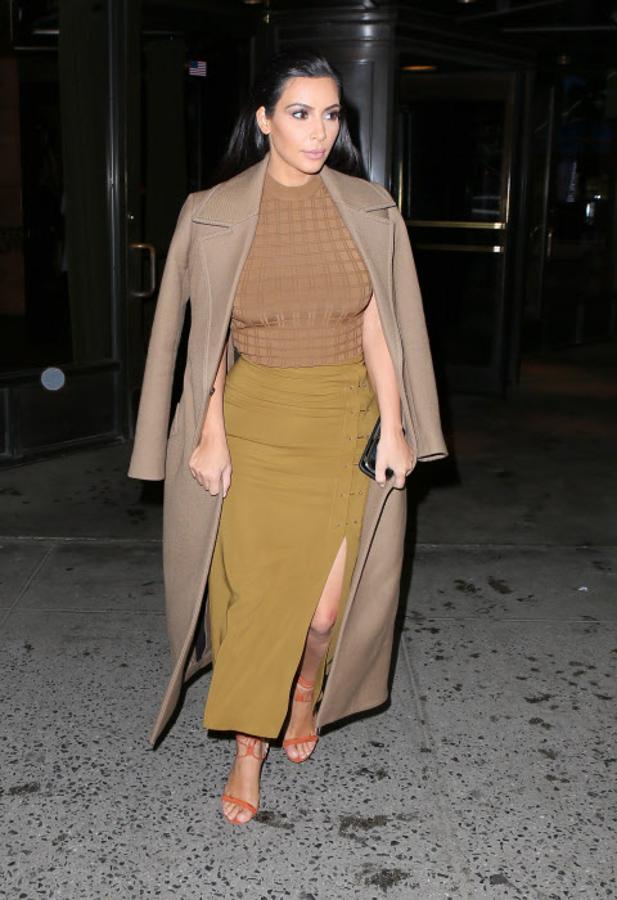 O en sun defecto un abrigo largo, para estilizar la figura