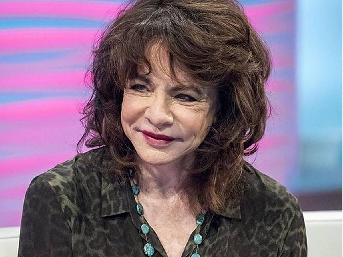 Así pudimos verla recientemente en su aparición en un programa de televisión al que acudió como invitada. El tiempo ha pasado pero ella sigue teniendo esa mirada fiera que tanto le iba al personaje de Betty Rizzo. La hemos visto también en The Good Wife.