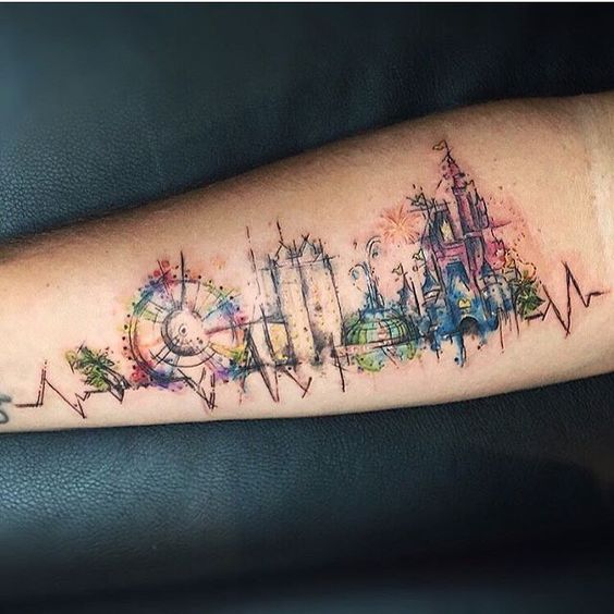 El skyline de muchas ciudades es uno de los tatuajes más veces dibujado. En este caso se pintan los monumentos más representativos de la ciudad o país.