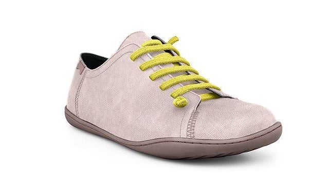 La suela, el zapato y los cordones puedes elegirlos a tu gusto en el modelo Peu de Camper. Precio: 180 euros.