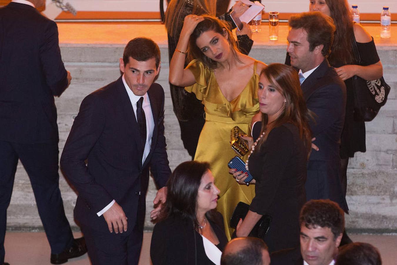 Las esperas son lo más aburrido de las fiestas. Y a Sara se le notaba en la cara.