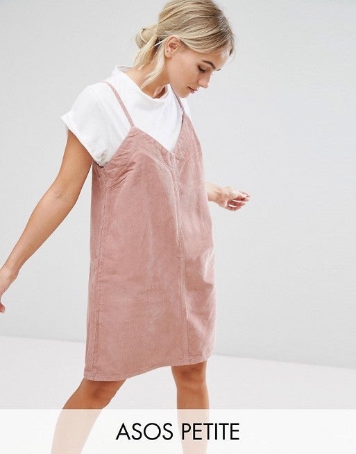 Vestido rosa de tirantes de Asos Petite. Precio: 25,49 euros.