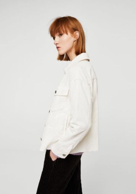Chaqueta blanca de Mango. Precio: 39,99 euros.