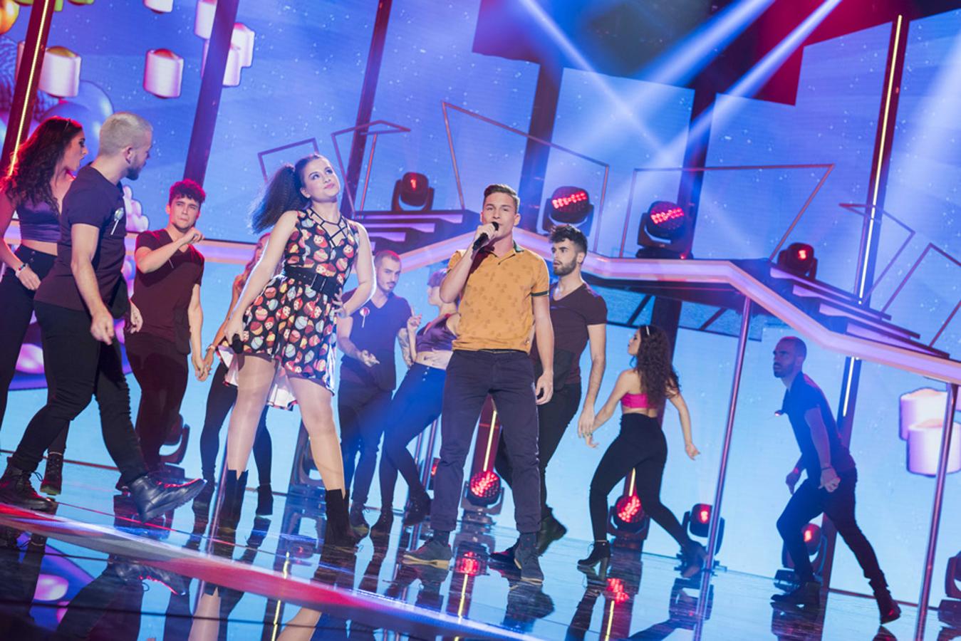 Interpretaron una versión de 'Cake by the Ocean', de DNCE.