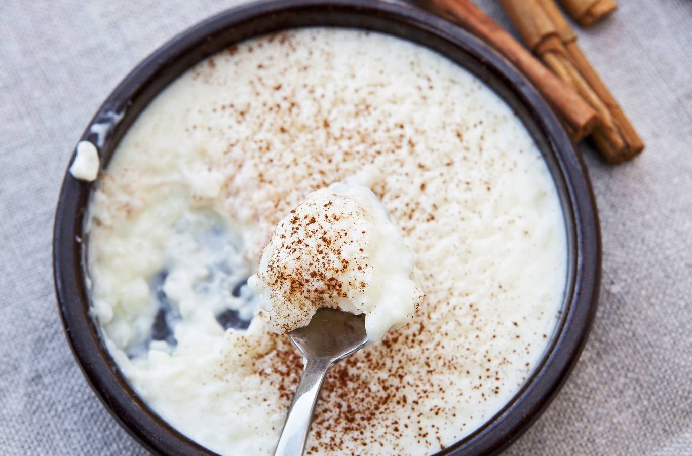 El índice glucémico del arroz con leche es alto, de 85, según la lista de alimentos de Montignac.