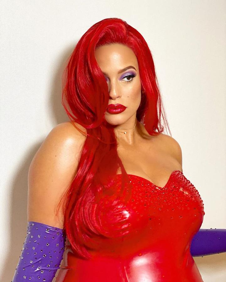 A pesar de su embarazo, Ashley Graham ha escogido para su disfraz de Halloween interpretar al personaje de Jessica Rabbit.