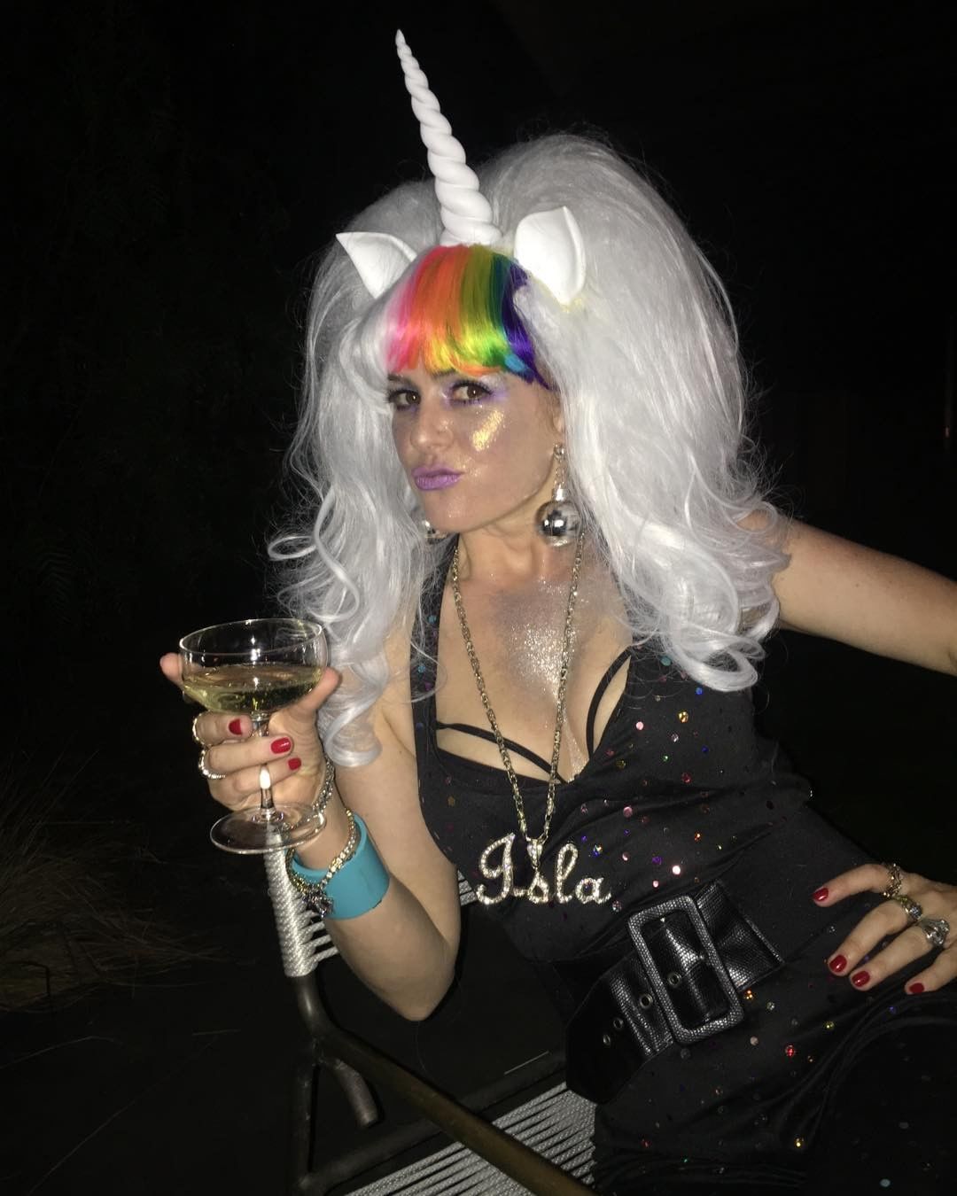 La actriz de “Animales nocturnos” nos ha revelado su interpretación personal de otro icono de la magia: el unicornio. Uno bastante sexy, desde luego.