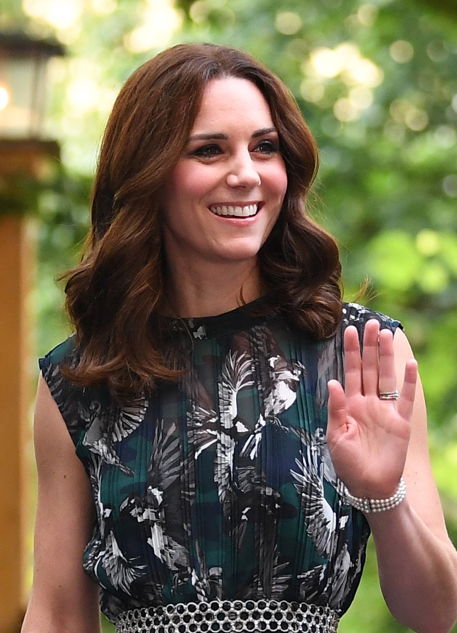 La princesa de Cambridge también apuesta por el pelo castaño con un tono medio.