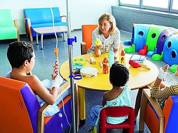 Ana Martínez Soto, Profesora del aula del Hospital General Universitario de Albacete.