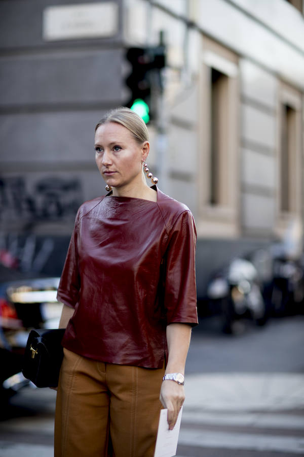 De color bronce y compuestos por cuatro esferas