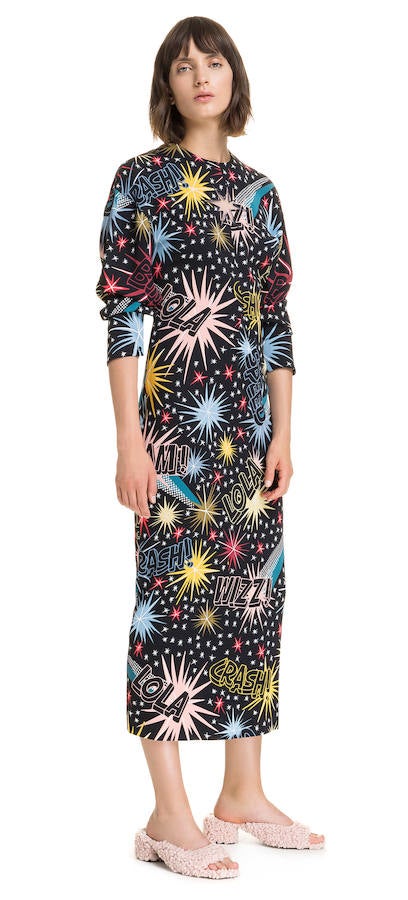 Vestido estampado tubular y de largo midi de Bimba y Lola. Precio sin descuento: 157 euros.