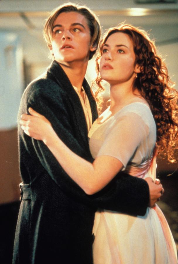Y si 'Romeo+Julieta' marcó una generación, ¿qué nos decís de 'Titanic'? Dos decádas después siguen saliendo teorías sobre si Jack entraba o no en la tabla que salvó a Rose de la congelación, pero lo que quizá no sabías es que estuvo a punto de rechazar el personaje porque no quería que se le encasillara en el genéro romántico. ¡Menos mal que al final se lo pensó dos veces y aceptó el papel!
