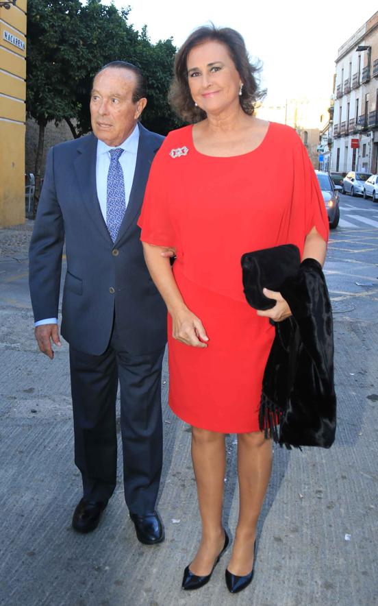 El diestro y su mujer no quisieron faltar al evento celebrado en Sevilla.