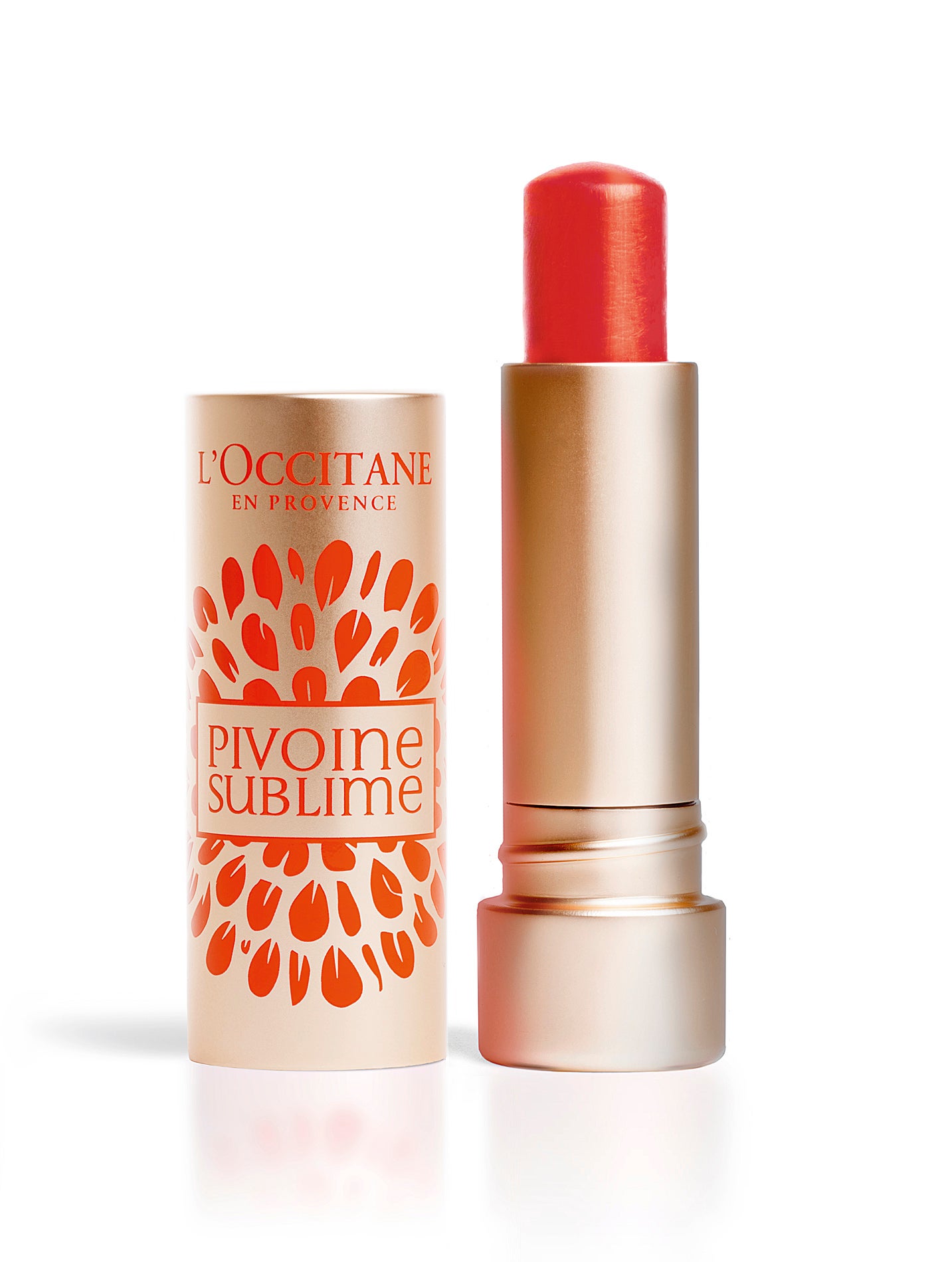 Formulado a base de peonía de la Provenza, este bálsamo hidrata y embellece los labios realzando su color natural, además de protegerlos del sol gracias a su SPF 25. Disponible en varios tonos. Red Orange es el más alegre y desenfadado. (16€)