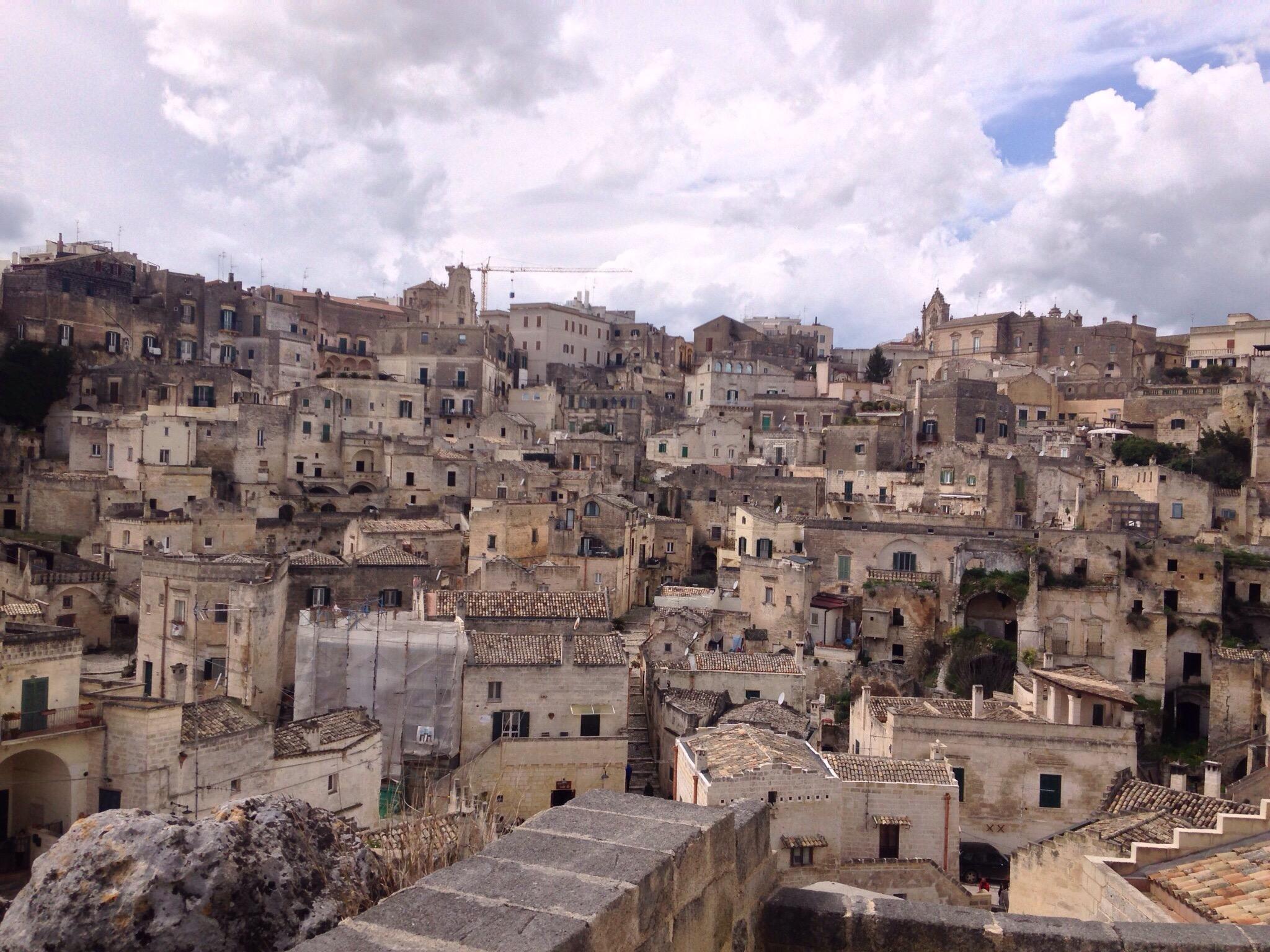 Sassi di Matera puede parecer una ciudad abandonada a simple vista, pero su historia se remonta a tiempos del Neolítico.