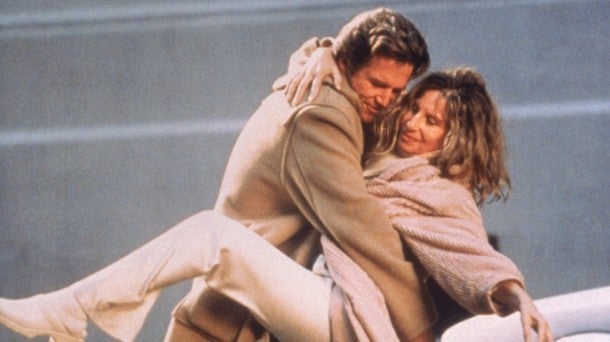 'El amor tiene dos caras'. Un torbellino amoroso protagonizado por dos personas que piensan y sienten totalmente diferente. ¿Se atraerán los polos opuestos?