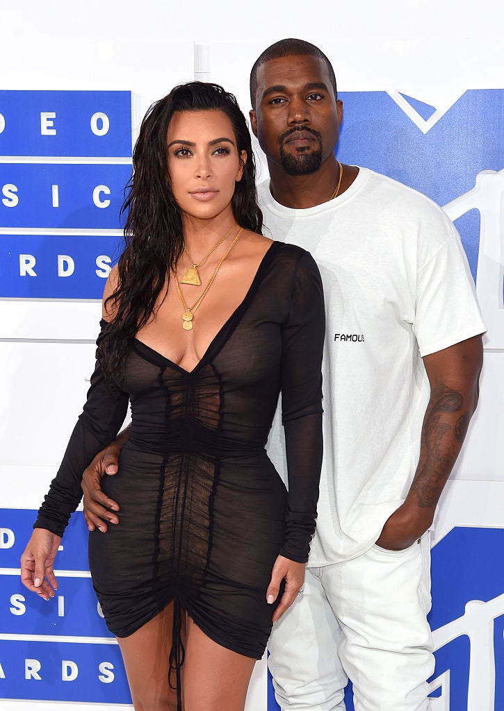 El rapero y marido de Kim Kardashian, Kanye West, ha reconocido en varias ocasiones su adicción por el sexo, pero nunca lo ha visto como un problema. De hecho, en 2009 llegó a confesar que su adicción por el sexo le había llevado hacia el éxito profesional.