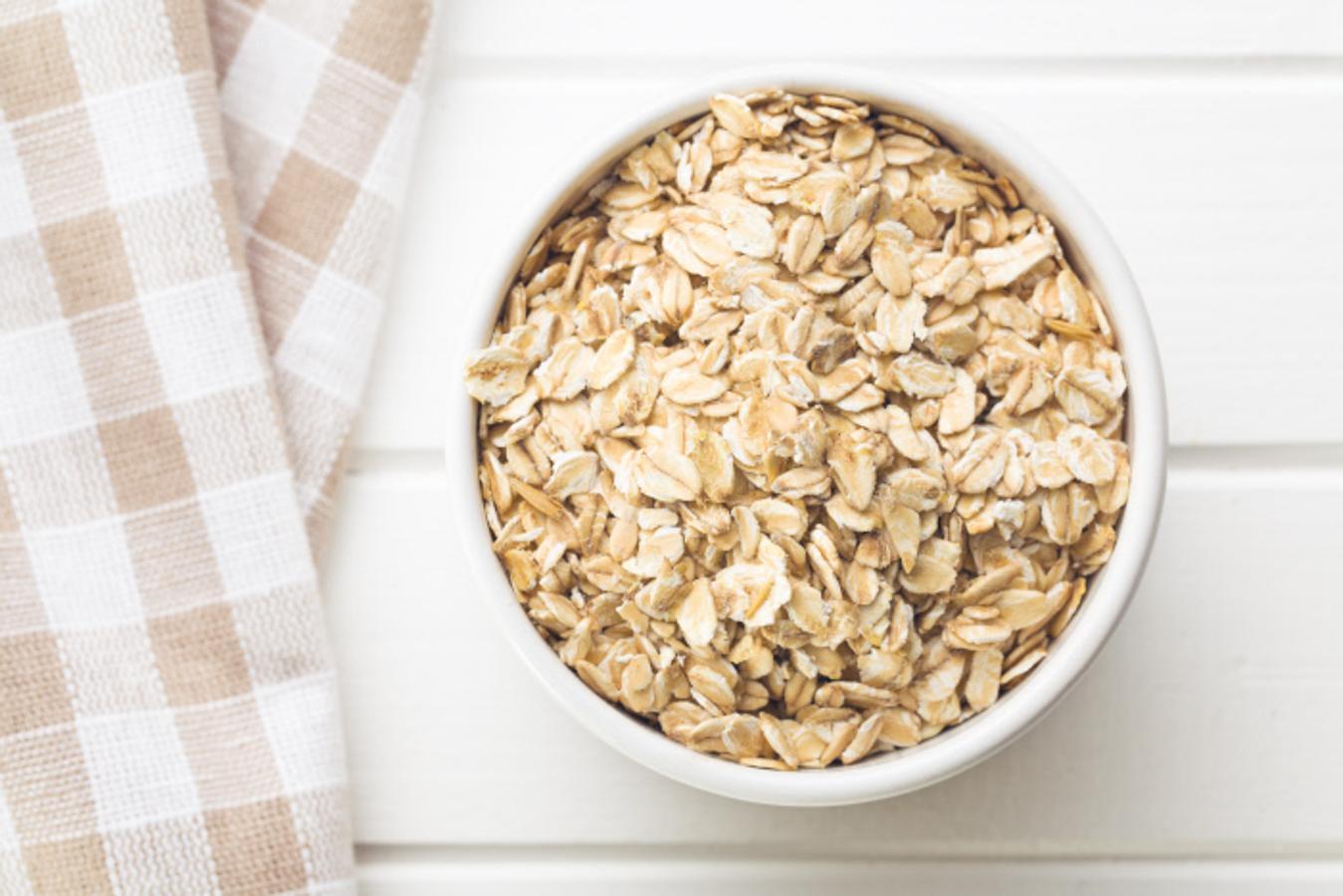 La avena es una buena opción para el desayuno. Su alto contenido en arginina ayuda a la creación de espermas nuevos.