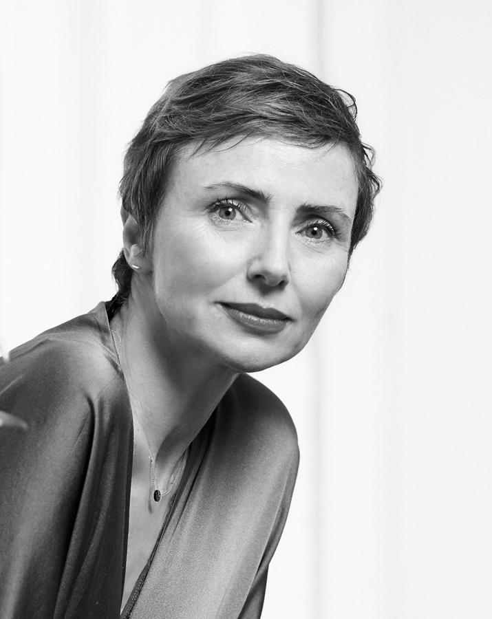 En la imagen otra de las autoras que presentará sus obras en el espacio de Las Rozas Village, The Creative Spot Madrid. Elena Rhoner, minimalista.