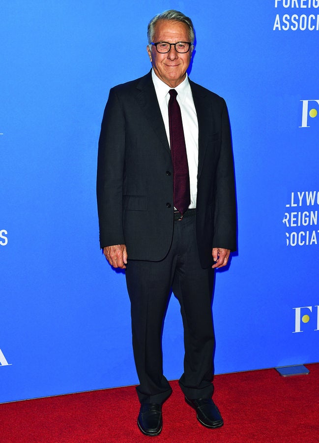 El actor Dustin Hoffman acosó a dos becarias que trabajan con él. La actriz Meryl Streep sacó a la luz esta información en los años 70.