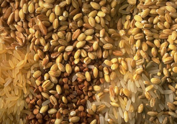 El arroz integral contiene vitaminas del grupo B, que ayudan a mantener saludables células, tejidos y órganos y reduce los trastornos del estado de ánimo.