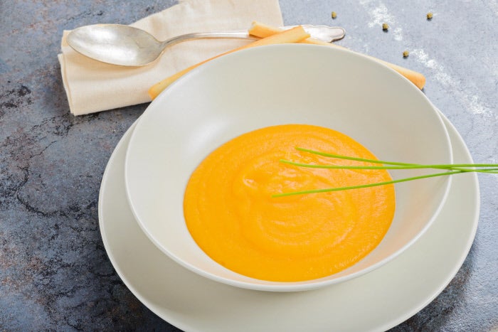 Entre las verduras amarillas, encontramos la calabaza, rica en luteína y zeaxantina, dos nutrientes neesarios para la mácula del ojo que te ayudarán a combatir tantas horas en la oficina.