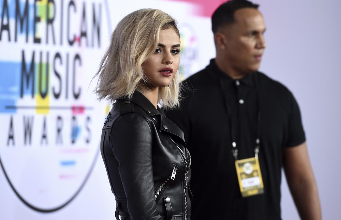 El radical cambio de look de la actriz le aporta una personalidad salvaje y elimina cualquier atisbo de imagen de 'niña Disney' que pudiera mantener Selena Gómez...