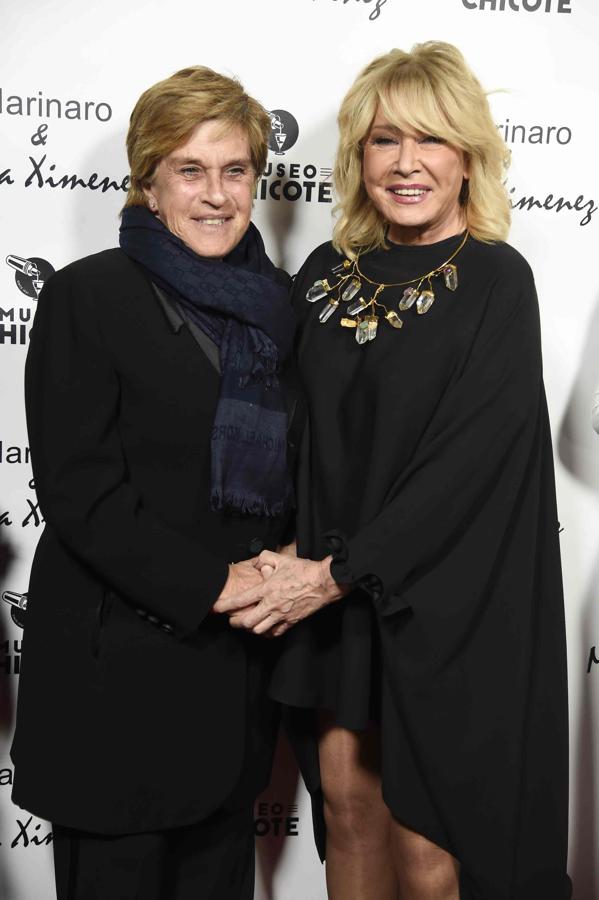 Chelo García Cortés posa con la gran protagonista de la noche.