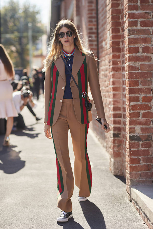 Los dos piezas son un clásico, pero ¿a que no te habías planteado llevarlos con unas zapatilas tipo Converse? ¡Funciona!