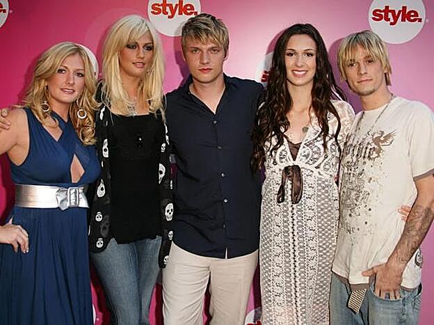 Nick Carter junto a sus hermanos: Bobbie Jean, Leslie, Angel y Aaron.