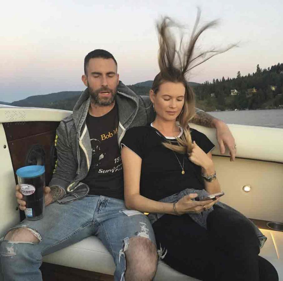 Han pasado varias crisis, pero ahora Adam Levine y Behanti Prisloo están esperando su segundo hijo.