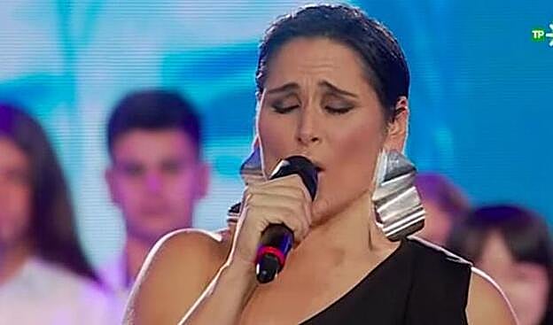 Rosa López durante su actuación en Canal Sur.