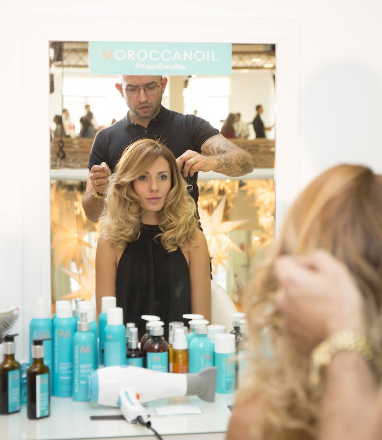Los estilistas de Moroccanoil retocaron los peinados a todas las visitantes del Beauty Day que se acercaron hasta su stand.