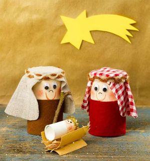 Y por último... ¡otra oda a la goma eva! Esta vez acompañada de telas y cartulinas que sirven para vestir, o combinar formas lisas con ondas. ¡No tengas miedo, atrevete a crear!