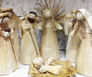 Además de para crear originales cartas, invitaciones o carteles, el papel pergamino también puede servirte para hacer el Belén más original de toda la familia. Tan sólo necesitarías papel y pegamento. Apoyándote con algunos rotuladores de colores podrás poner broches personalizados a tus personajes y hacerlo más auténtico aun. ¡Atrévete a crear!