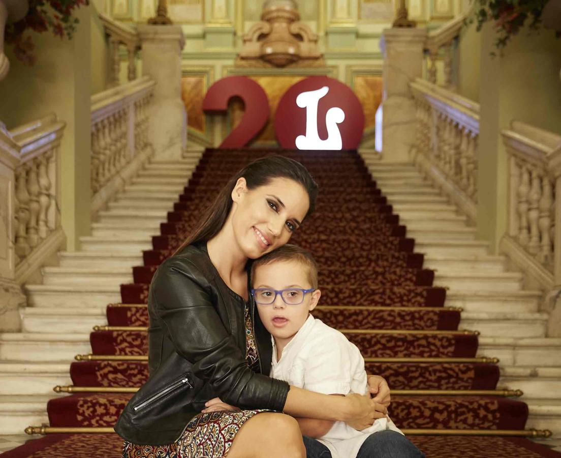 India Martínez con Mikel, son el mes de noviembre del calendario solidario de la Fundación Talita.